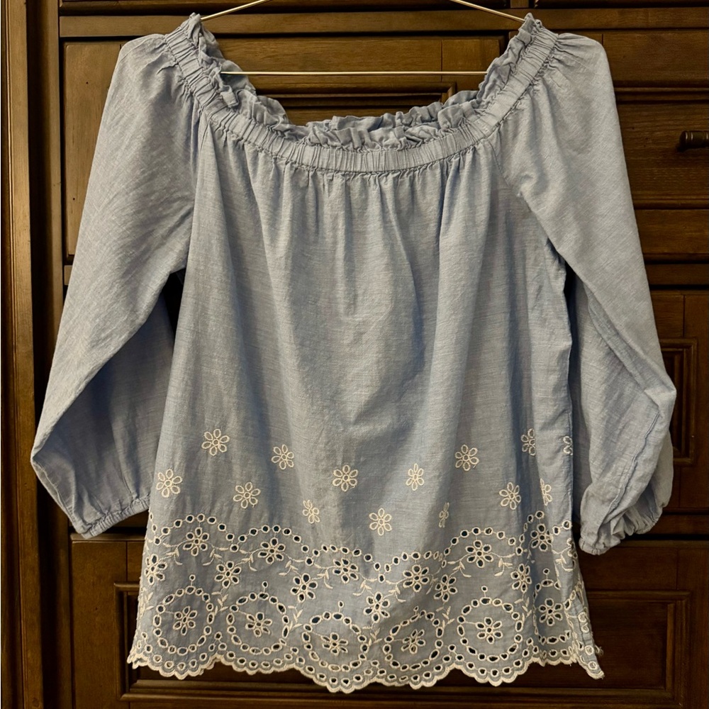 Ann Taylor Factory Lt Blue Wide-Neck Blouse w White Embroidery - EUC - Size L